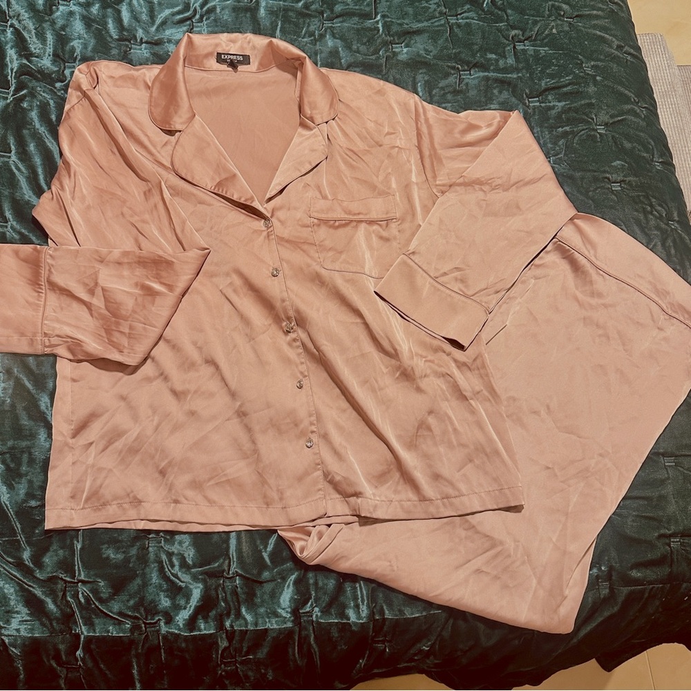 ✨ Pink Satin Pajamas w/ Rhinestone Buttons – Perfect for NYE! ✨